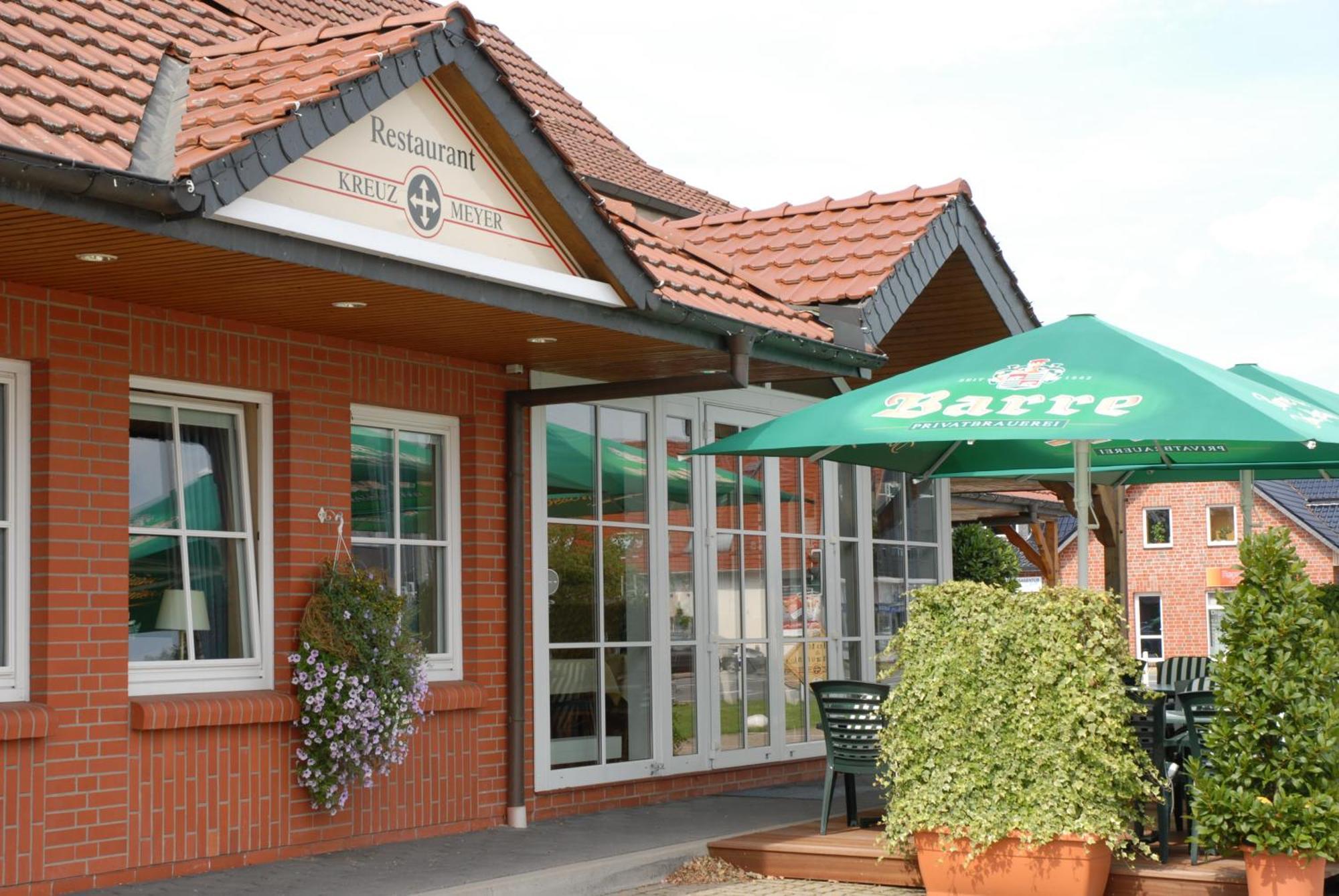 Land-Gut-Hotel Restaurant Kreuz Meyer Stuhr Exterior photo