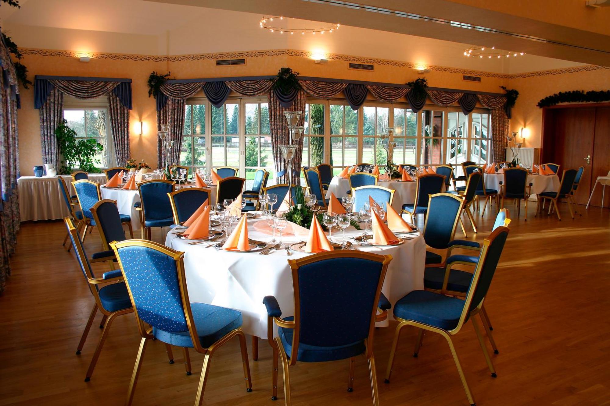 Land-Gut-Hotel Restaurant Kreuz Meyer Stuhr Exterior photo