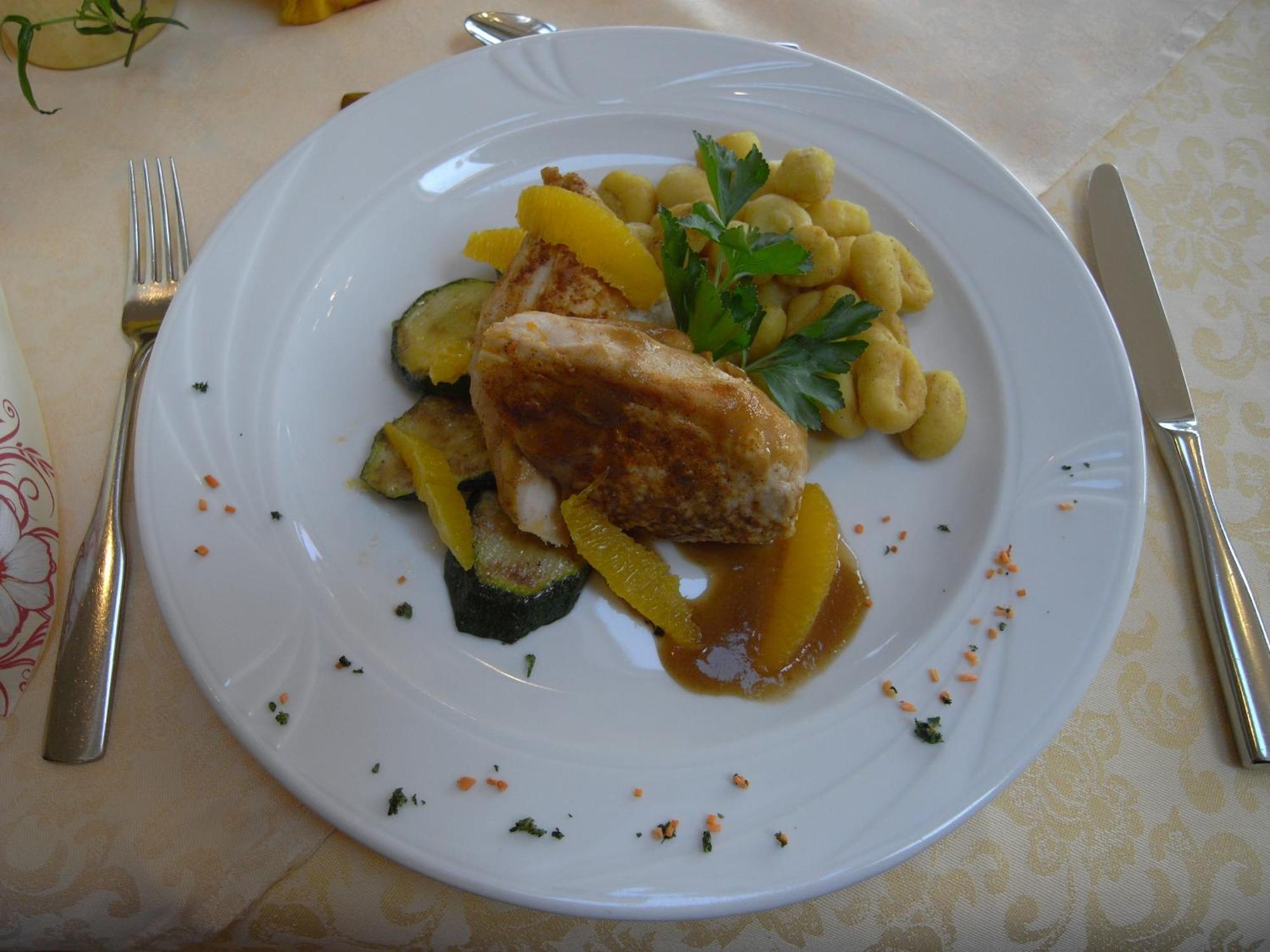 Land-Gut-Hotel Restaurant Kreuz Meyer Stuhr Exterior photo